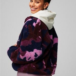 Fabletics Tahoe Teddy Jacket - Glitch Camo Merlot - Large